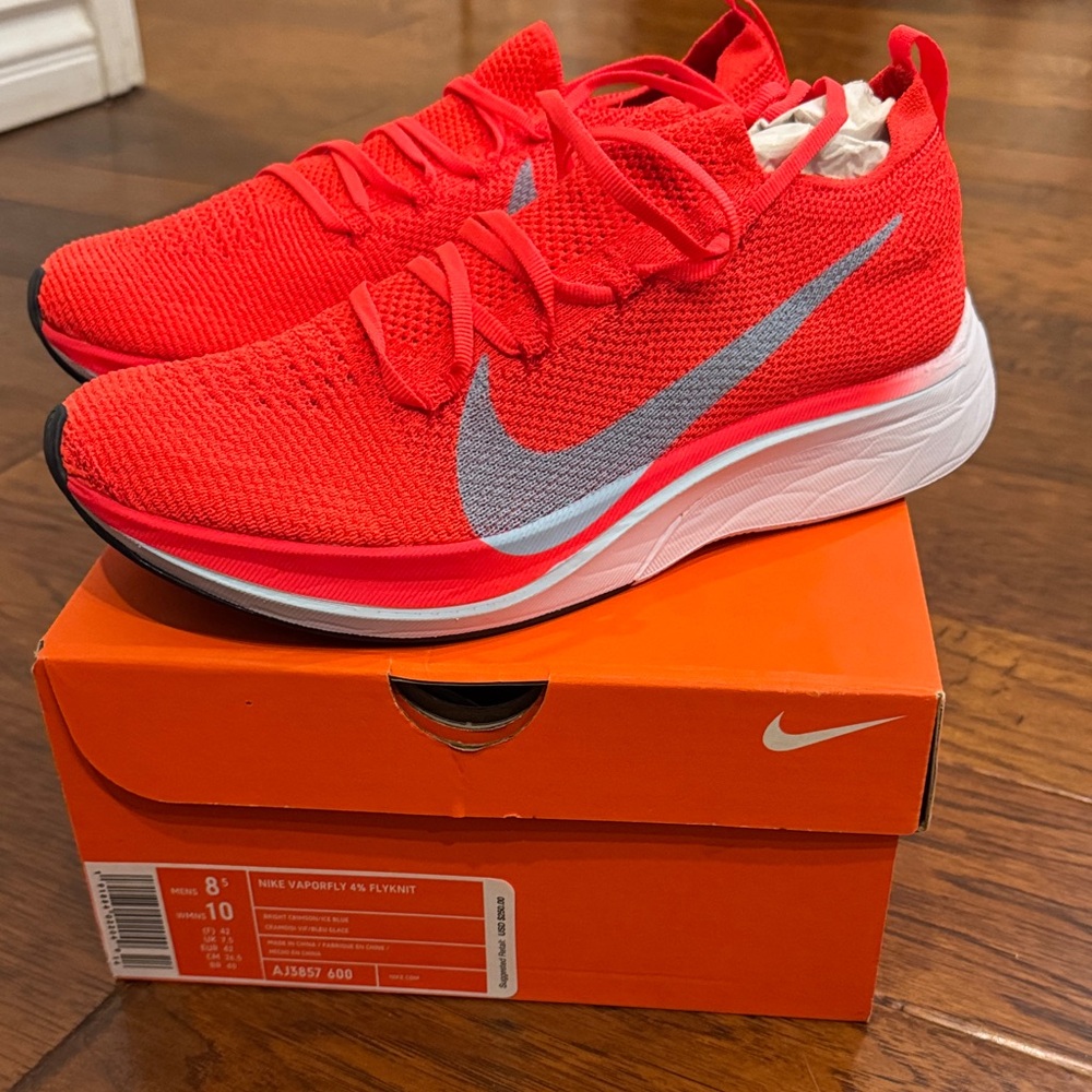 Nike Vaporfly 4% flyknit new in box. Unworn - women’s 10/mens 8.5